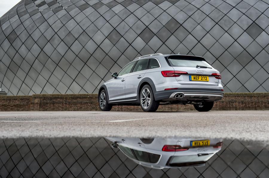  Audi A4 Allroad 3.0 TDI Quattro (B9) 2016 года  (UK) (фото 10 из 33)